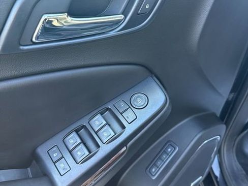 Used 2019 Chevrolet Suburban LT image 13