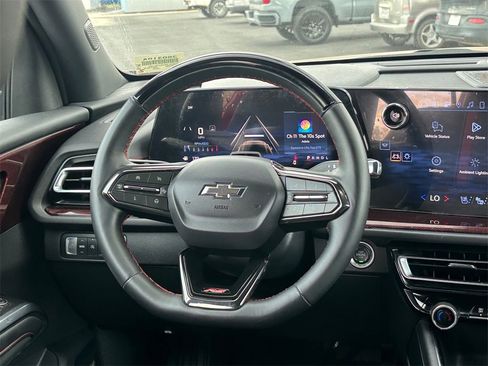 Used 2025 Chevrolet Traverse RS image 27