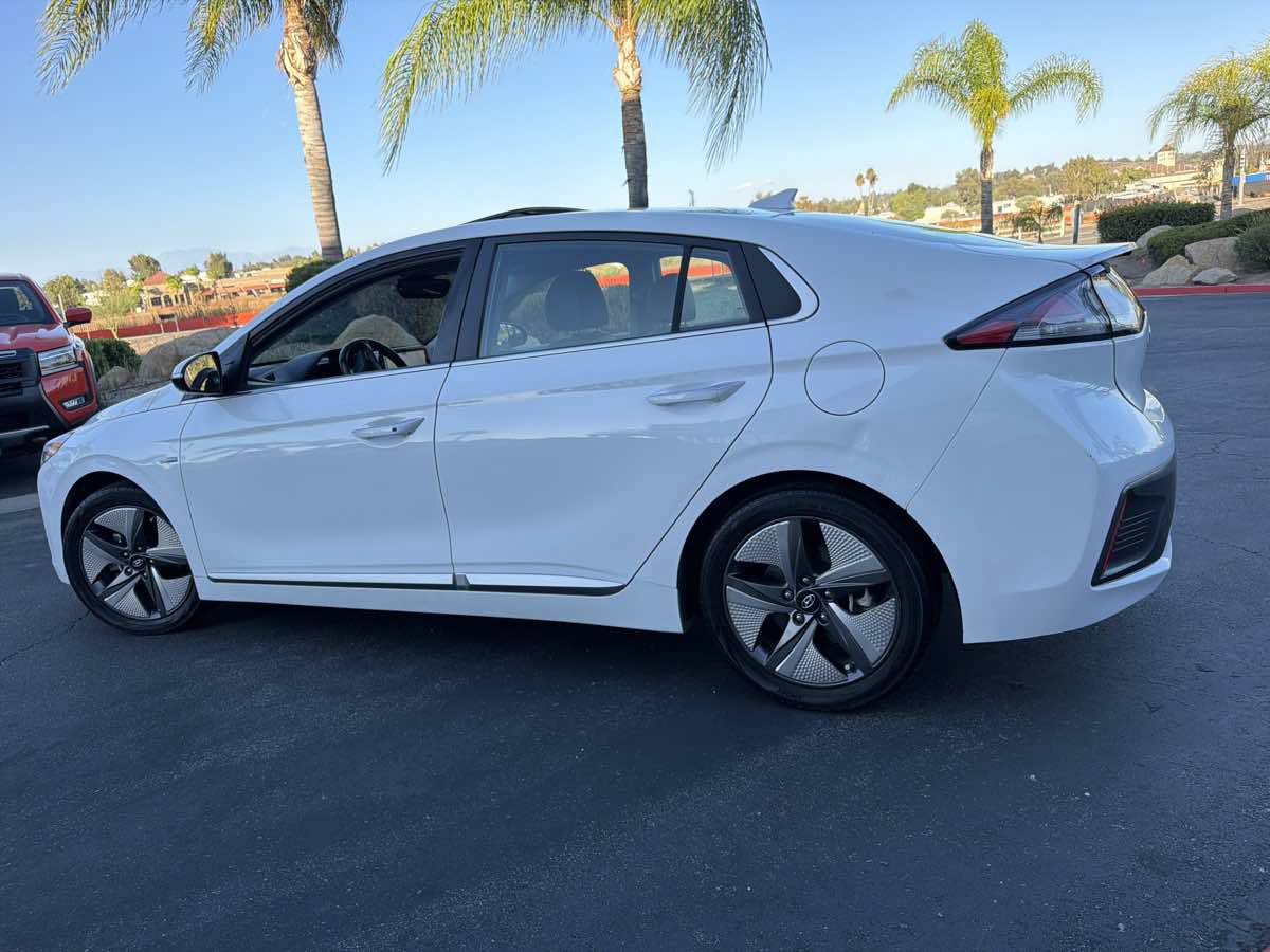 Used 2020 Hyundai Ioniq Limited FWD image 8