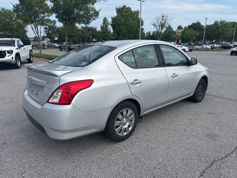 Used 2019 Nissan Versa SV FWD image 5