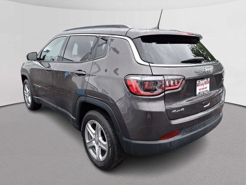 Used 2024 Jeep Compass Latitude w/ Sun and Sound Group AWD/4WD image 7