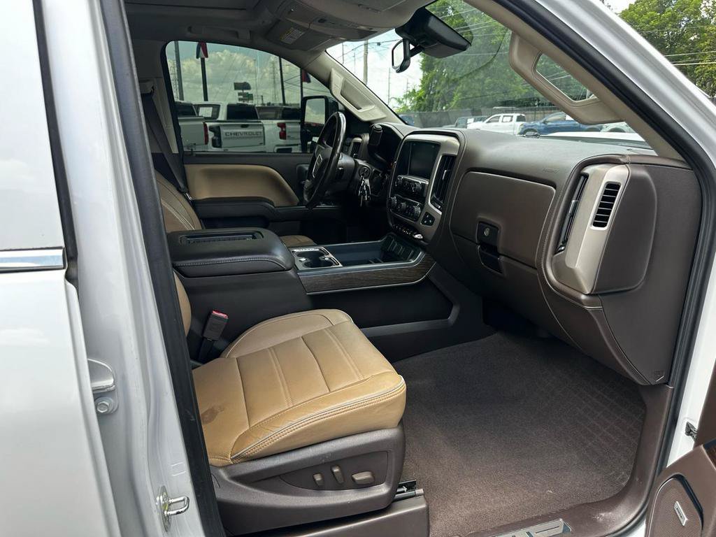 Used 2019 GMC Sierra 3500 Denali w/ Duramax Plus Package AWD/4WD image 15