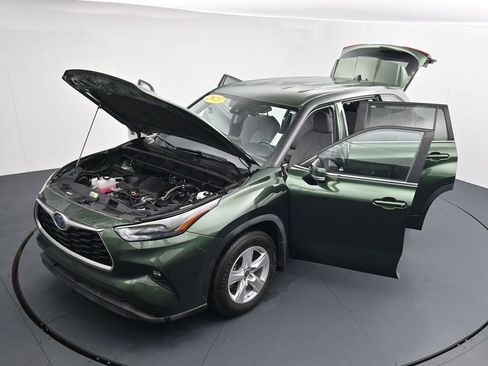 Used 2023 Toyota Highlander LE FWD image 43