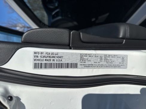 Used 2022 Jeep Grand Cherokee Limited w/ Tech Group image 31