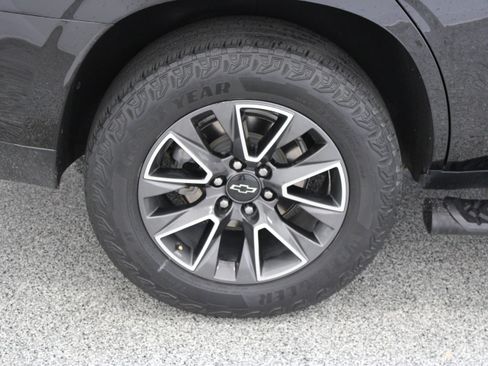 Used 2023 Chevrolet Tahoe Z71 w/ Z71 Off-Road Package AWD/4WD image 6