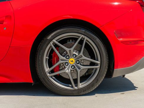 Used 2017 Ferrari California T image 22