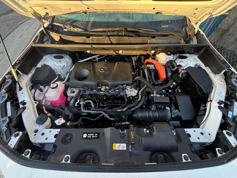 Used 2025 Toyota RAV4 LE image 32