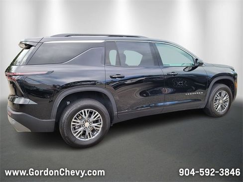 Used 2025 Chevrolet Traverse LT image 5