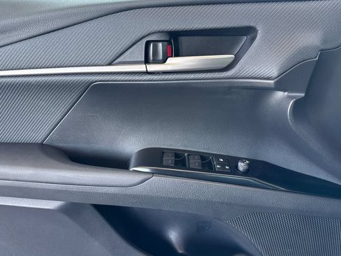 Used 2025 Toyota Camry SE FWD image 17