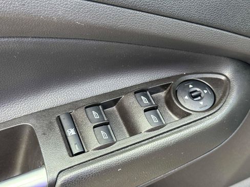 Used 2018 Ford Escape SE FWD image 17