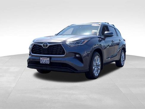Used 2023 Toyota Highlander Limited AWD/4WD image 8