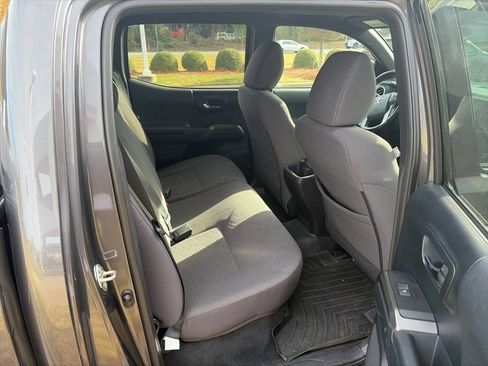 Used 2016 Toyota Tacoma TRD Sport w/ Towing Package RWD image 15