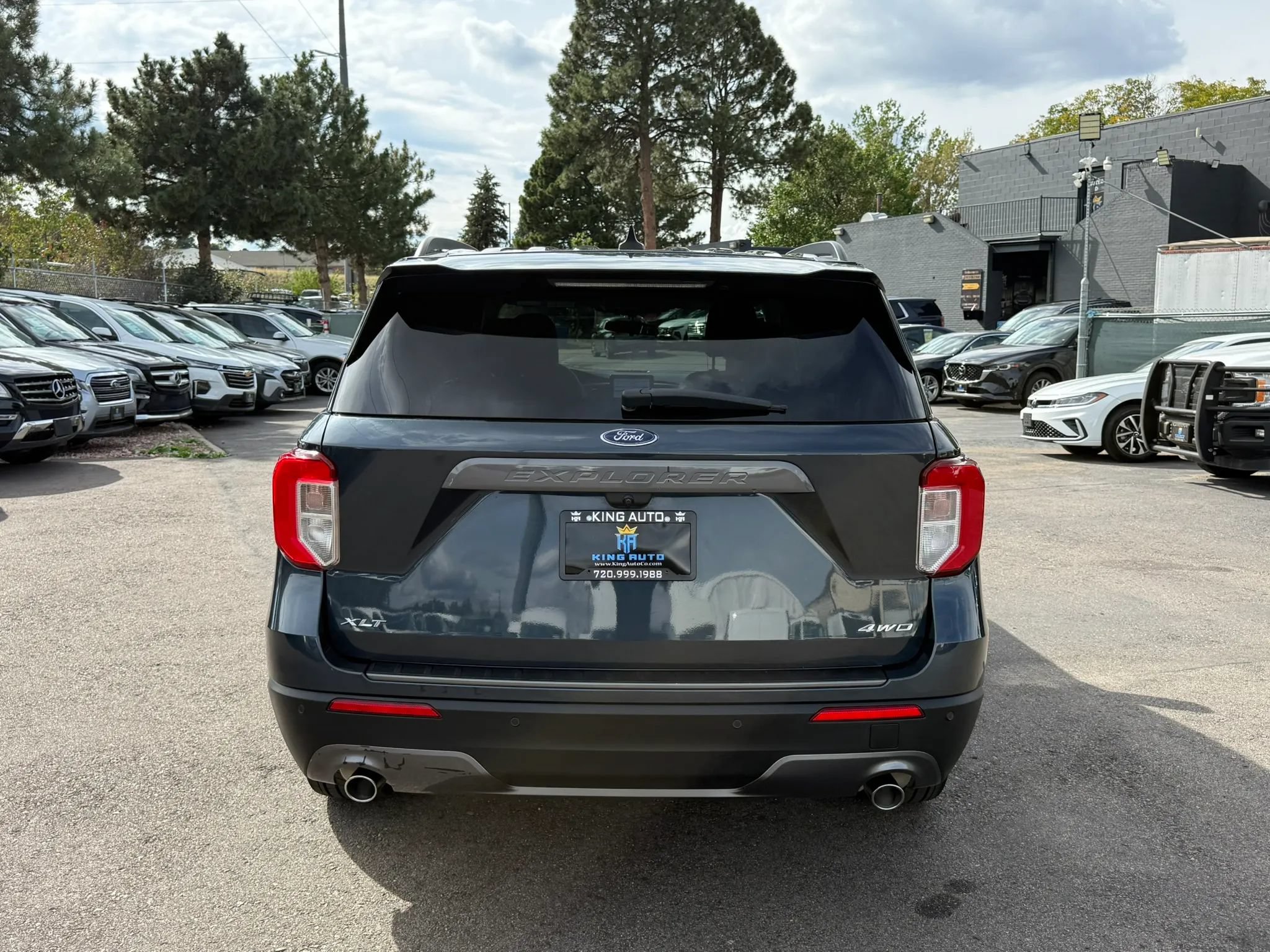 Used 2022 Ford Explorer XLT w/ Equipment Group 202A AWD/4WD image 5