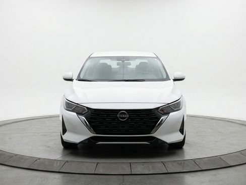 Used 2025 Nissan Sentra SV FWD image 2