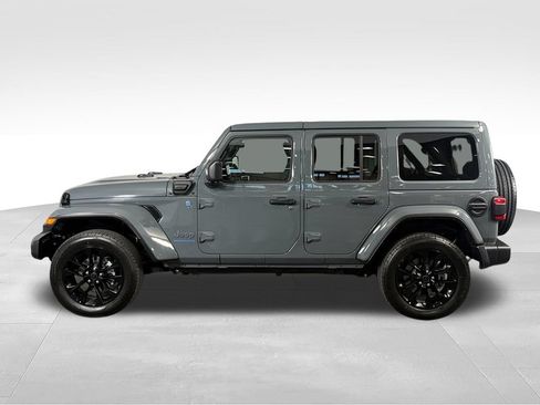 Used 2025 Jeep Wrangler Unlimited Sahara w/ Safety Group AWD/4WD image 9