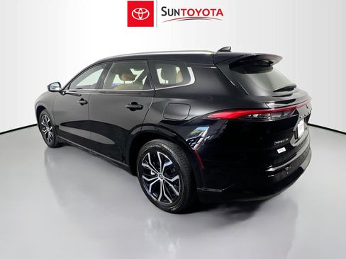 Used 2025 Toyota Crown Signia image 6