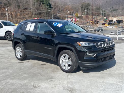 Used 2022 Jeep Compass Latitude image 1