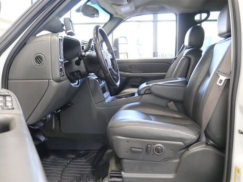 Used 2006 Chevrolet Silverado 2500 W/T AWD/4WD image 80