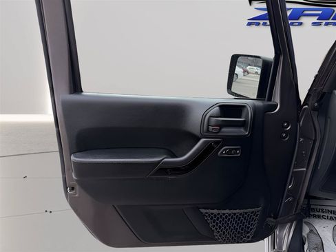 Used 2016 Jeep Wrangler Unlimited Sahara AWD/4WD image 16