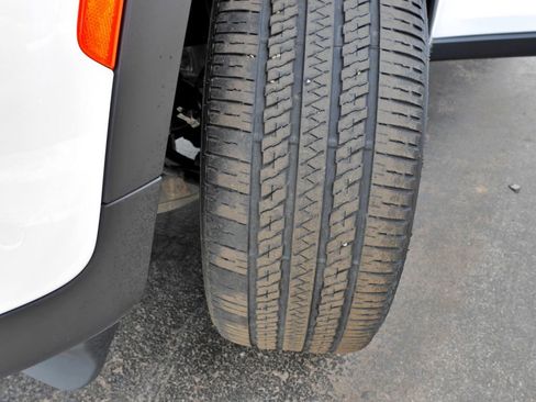 Used 2023 Jeep Grand Cherokee Altitude AWD/4WD image 32