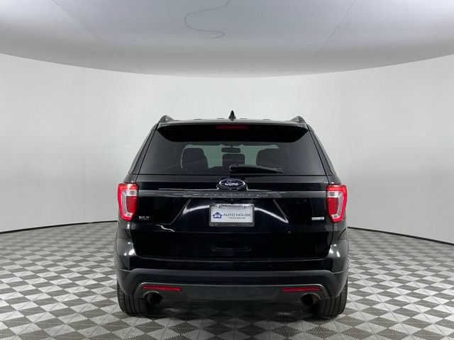 Used 2017 Ford Explorer XLT w/ Equipment Group 202A AWD/4WD image 6