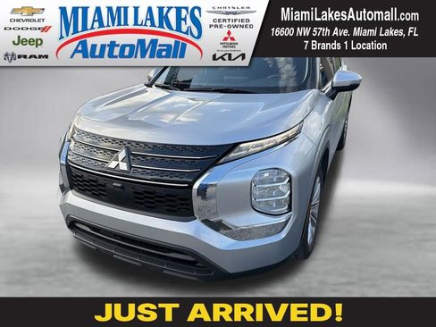 Used 2022 Mitsubishi Outlander ES FWD image 1