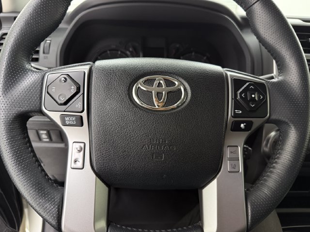 Used 2020 Toyota 4Runner SR5 AWD/4WD image 9