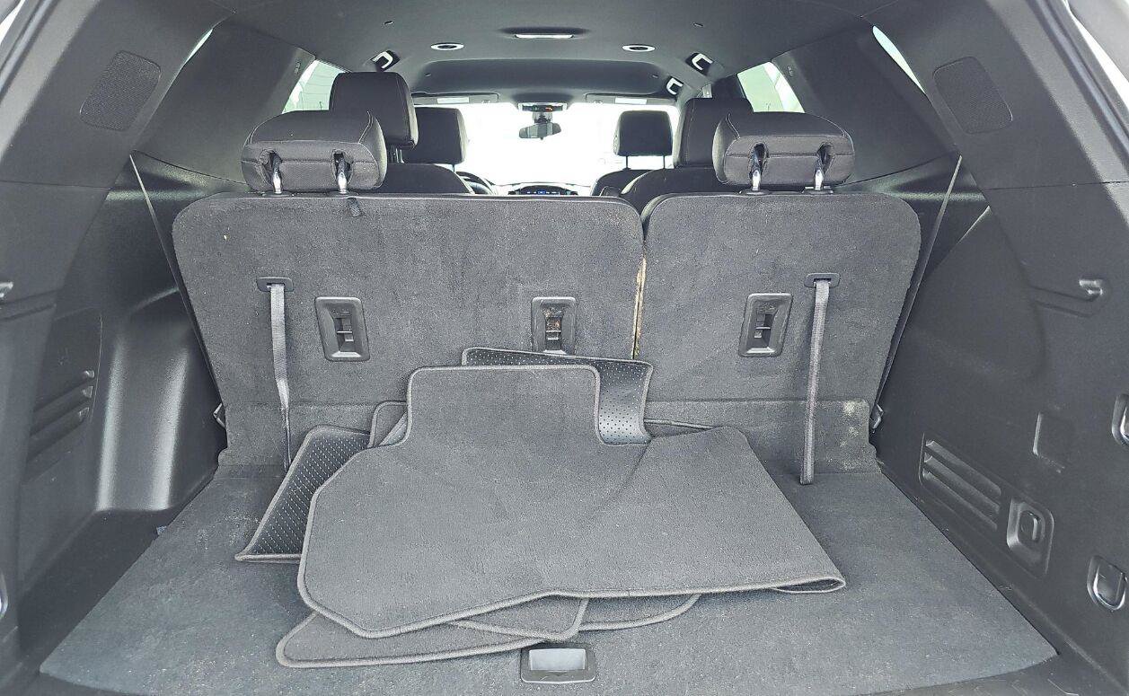 Used 2023 Chevrolet Traverse LT FWD image 7