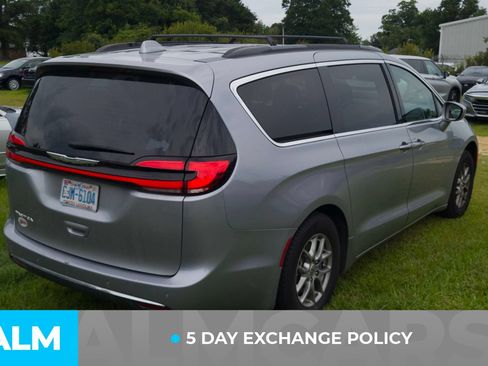 Used 2021 Chrysler Pacifica Touring FWD image 4