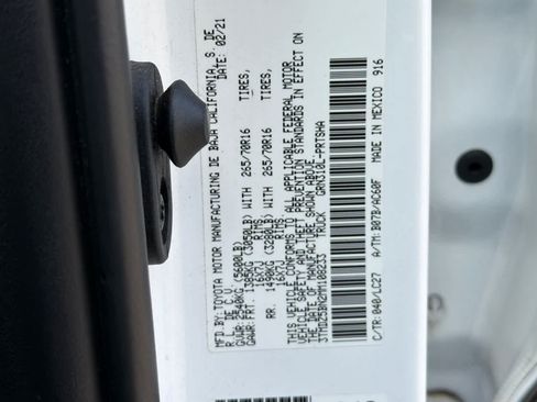 Used 2021 Toyota Tacoma TRD Off-Road w/ TRD Premium Off Road Package AWD/4WD image 28
