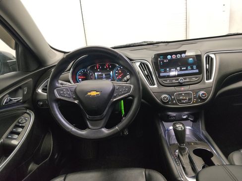 Used 2018 Chevrolet Malibu LT w/ Leather Package FWD image 22