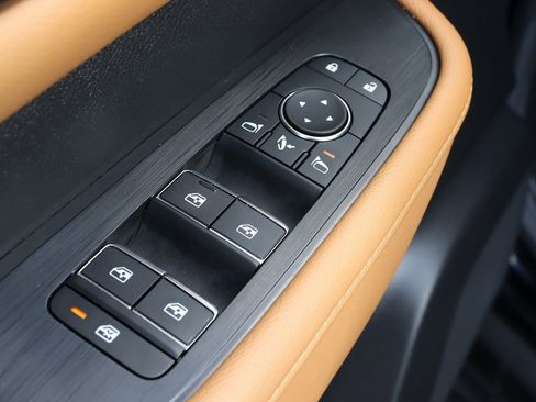 Used 2025 Nissan Armada Platinum Reserve image 14