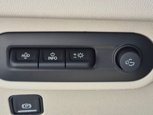 Used 2024 GMC Terrain Denali w/ Denali Premium Package AWD/4WD image 12