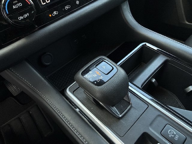 Used 2025 Nissan Pathfinder SV FWD image 18