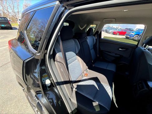 Used 2023 Nissan Rogue SV image 15