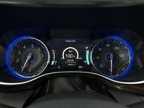 Used 2023 Chrysler Pacifica Limited FWD image 23