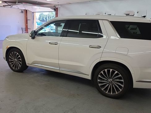 Used 2024 Hyundai Palisade Calligraphy AWD/4WD image 3