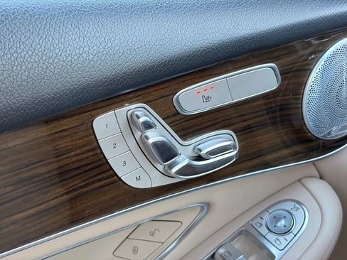 Used 2019 Mercedes-Benz GLC 300 4MATIC image 23