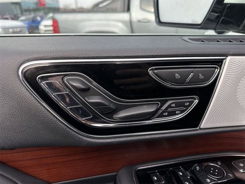 Used 2022 Lincoln Navigator Reserve w/ Equipment Group 201A image 12