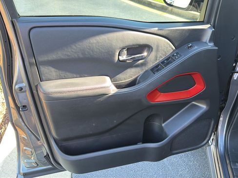 Used 2024 Nissan Frontier Pro-X RWD image 15