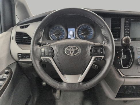 Used 2018 Toyota Sienna XLE w/ XLE Navigation Package FWD image 6