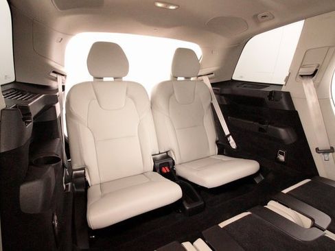 Used 2023 Volvo XC90 T8 Plus w/ Protection Package Premier image 19