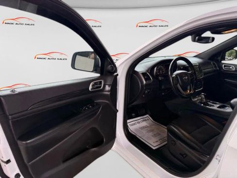 Used 2020 Jeep Grand Cherokee Altitude image 12