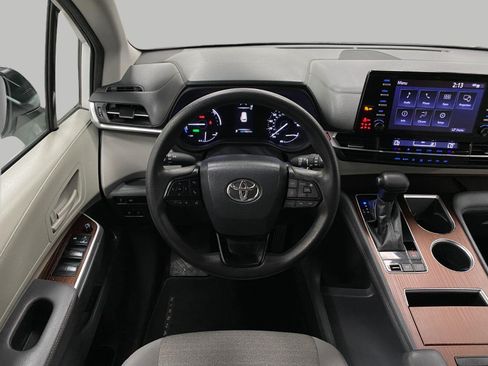 Used 2022 Toyota Sienna LE FWD image 12