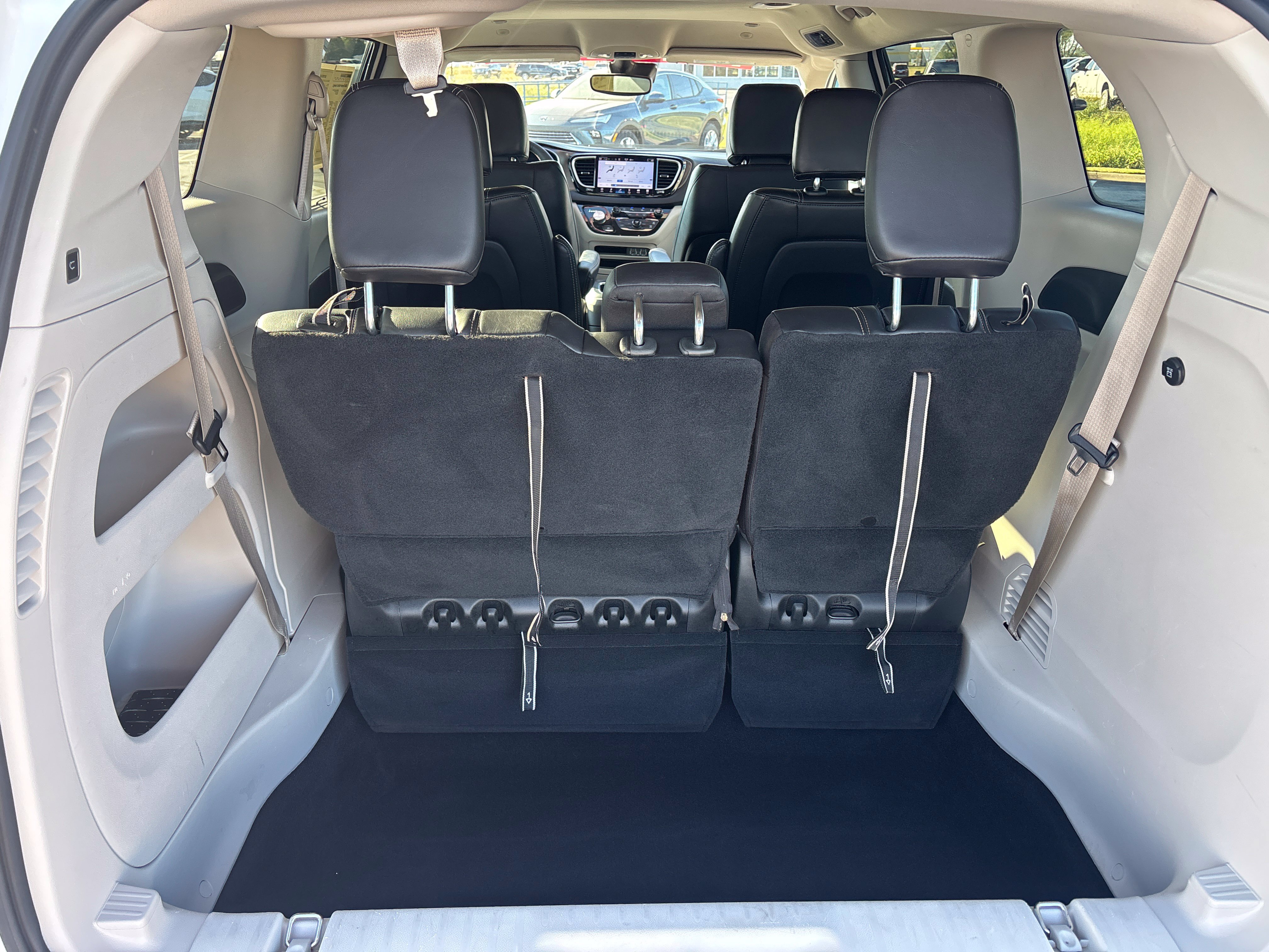 Used 2024 Chrysler Pacifica Touring-L FWD image 6