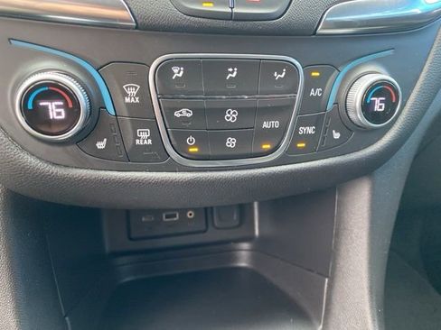 Used 2024 Chevrolet Equinox LT FWD image 27