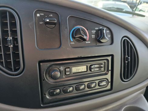 Used 2002 Ford E-250 and Econoline 250 E-250 image 22