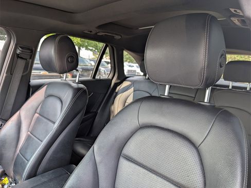 Used 2019 Mercedes-Benz GLC 300 4MATIC image 11