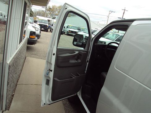 Used 2012 Chevrolet Express 1500 AWD image 18