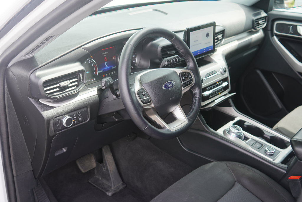 Used 2022 Ford Explorer XLT AWD/4WD image 13
